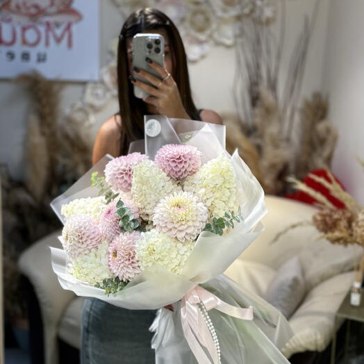 Милый букет из гортензии и георгин 🎀