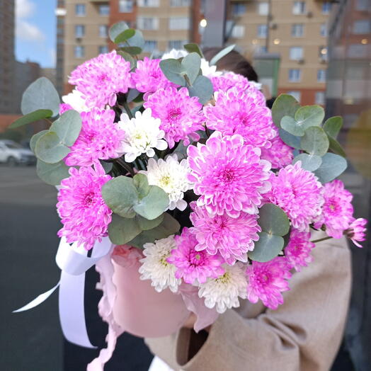 Цветочная композиция из кустовых хризантем "Лолита"