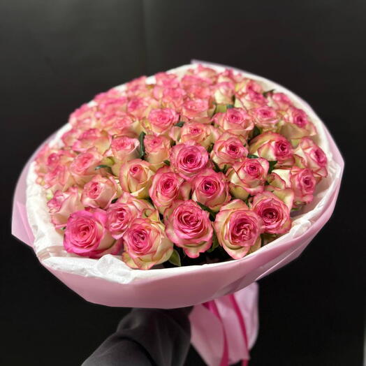 Моно букет из розовой розы 51шт