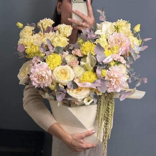 Роскошная композиция с сезонными цветами 💛