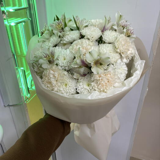 Букет с альстромерией