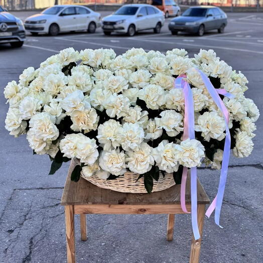 Шикарная корзина с французскими белыми розами 😍 151 белая роза Французская роза