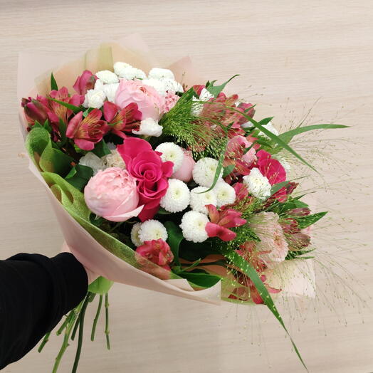 Букет роз и альстромерий 💕💗🩷
