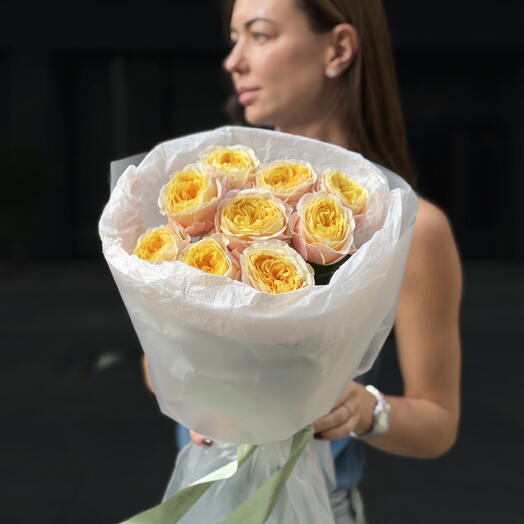 Мини букет из пионовидной розы