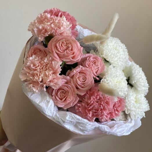 Букет дня 💐из стойких хризантем гвоздик и кустовых роз