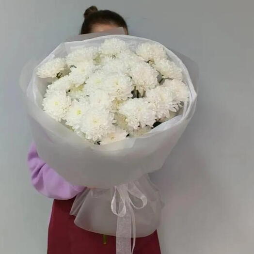 Букет из 7 белых кустовых хризантем