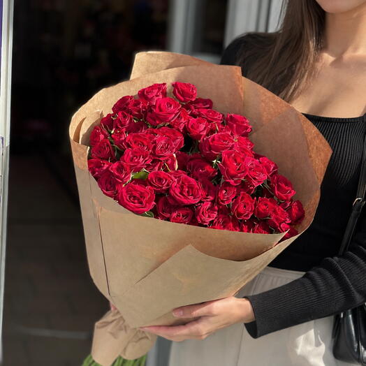 9 веток крупной бордовой кустовой розы 🌹 в крафте