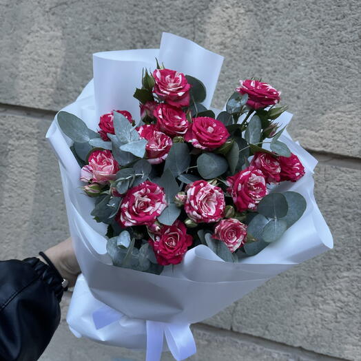 Композиция из кустовых роз