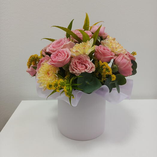 Композиция в шляпной коробке "Искра счастья"