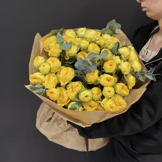 Букет из желтой кустовой розы
