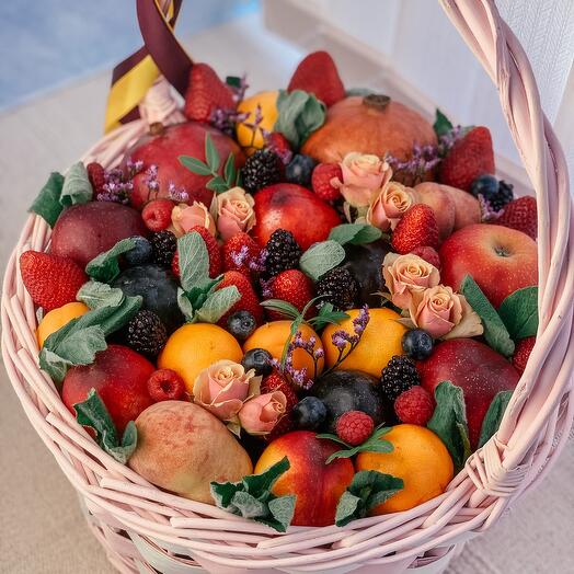 Корзина с фруктами