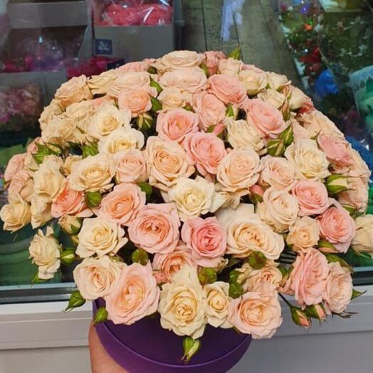 Кустовая роза в коробке