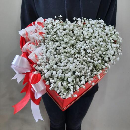 Сердце с гипсафилой и рафаэллой