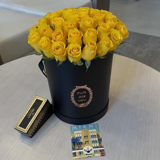Yellow Roses in a Black Box (L)
