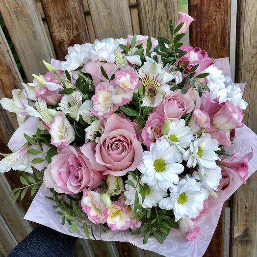Delicate bouquet with lisianthus