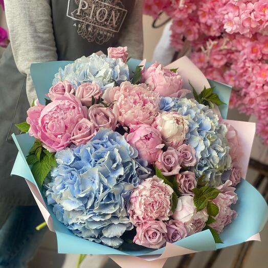 Pionomania con hortensias