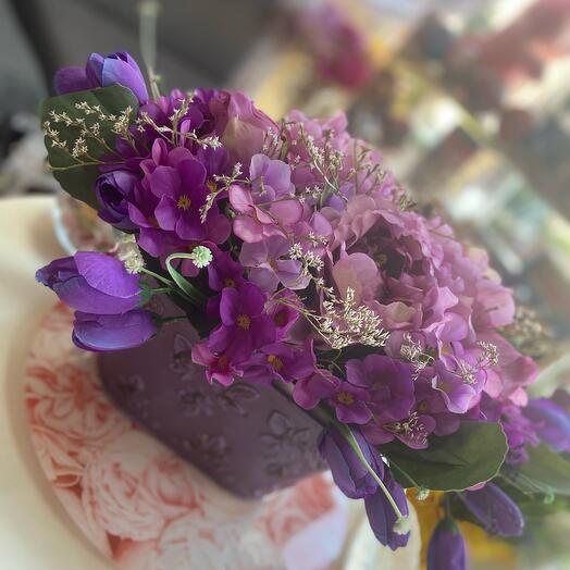 Композиція півонія крокус фіалка