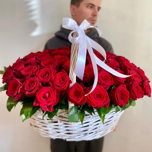 Красные розы в корзине, 75шт, Ред Наоми, арт 75 Flower Perfect