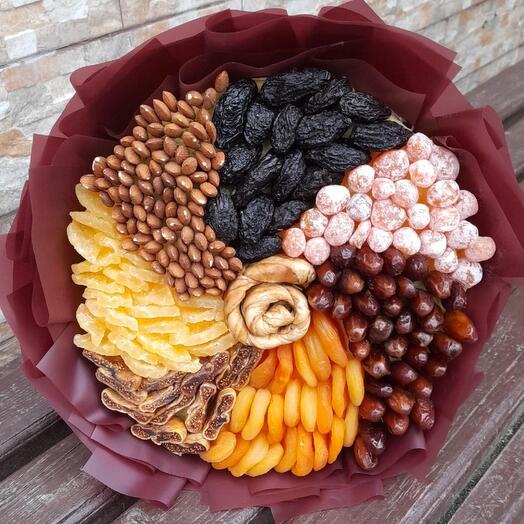Bouquet of dried fruits