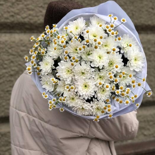 Нежное моно из хризантемы и танацетума