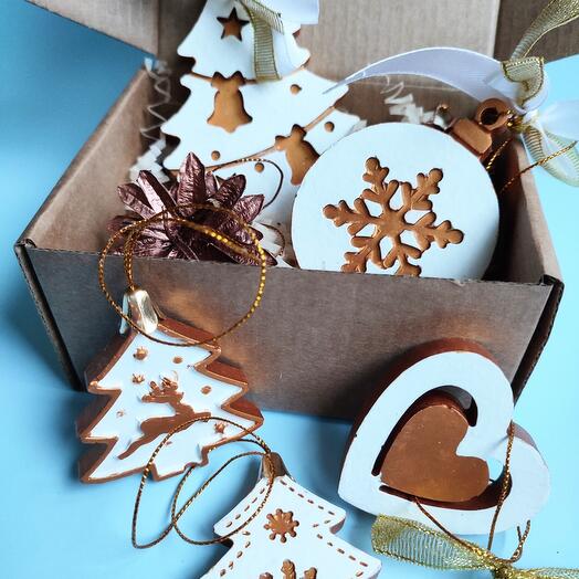 A set of Christmas tree decorations is a gift. White