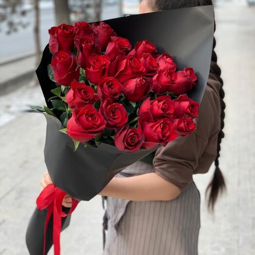25 длинных роз