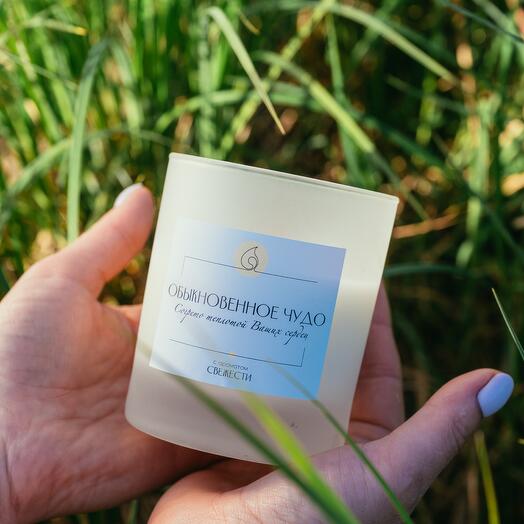 Vela perfumada hecha a mano con aroma de "Frescura"