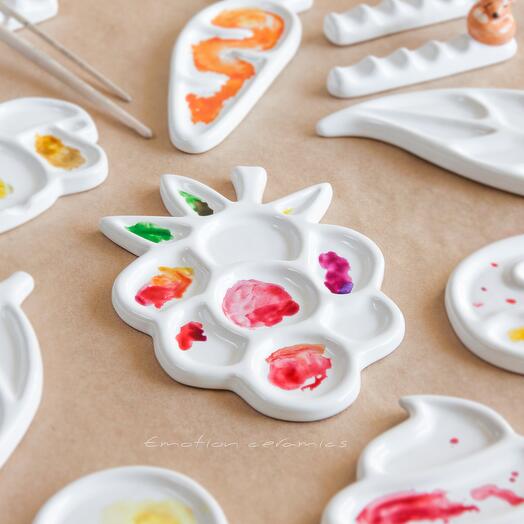 The palette of the artist "Berry" for painting with watercolor, acrylic, gouache. A gift to the artist. Handmade work. 180x133x10 mm