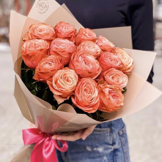 15 rosas "kahala" en la decoración