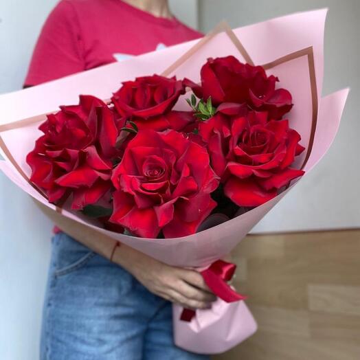 Bouquet of five red roses