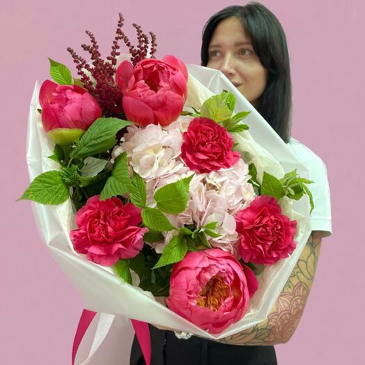 Ramo de peonías de Coral con hortensias y frambuesas ️😍