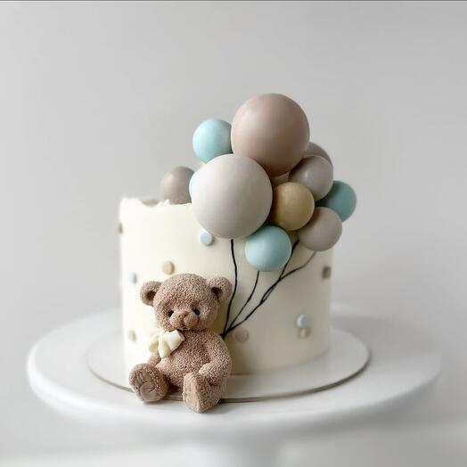 Pastel de oso de peluche con bolas