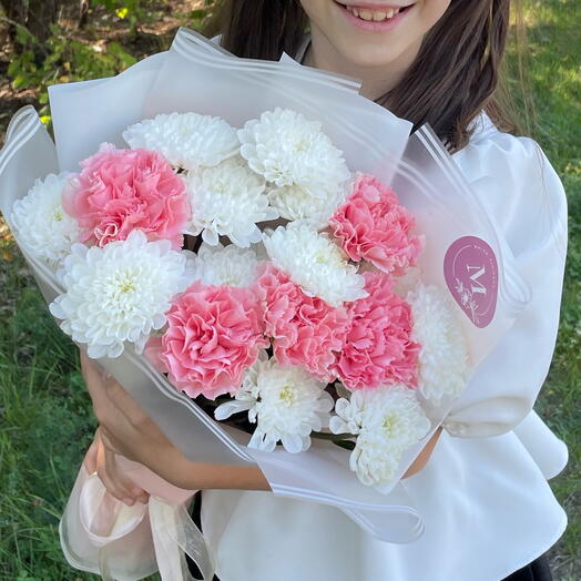 Ramo con Dianthus y crisantemo