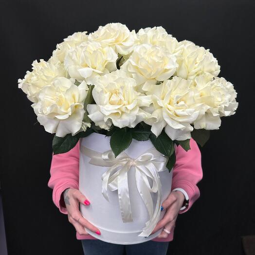 25 rosas francesas blancas en una Caja