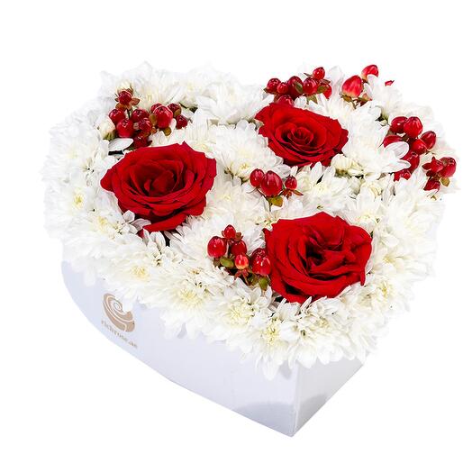 Dakar - White and Red Flowers in White Heart Box