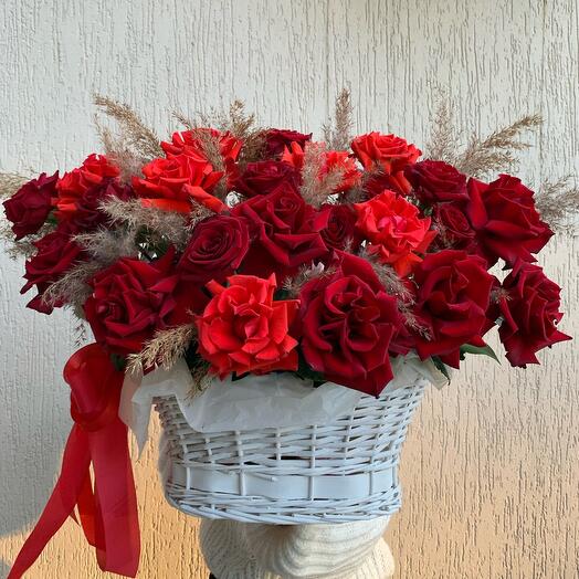 28) большая корзина с французскими розами