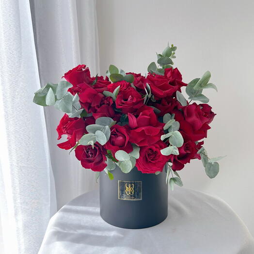Red roses in the box