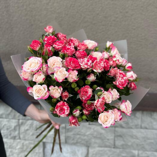 Букет из кустовых роз