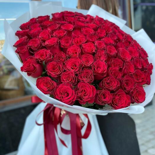 Роскошный букет из красных роз 101