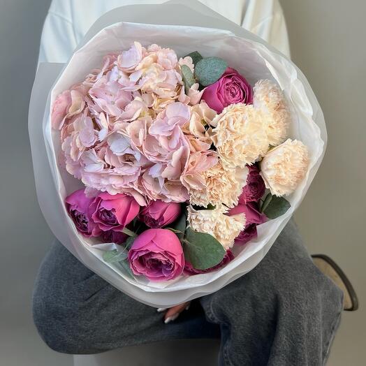 Hortensia, rosas y Dianthus