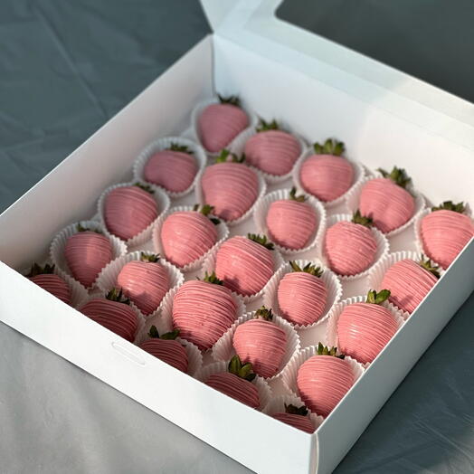 Клубника в розовом шоколаде 25 шт  / Strawberries in chocolate 25pcs
