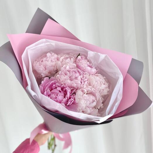 7 розовых пионов букет