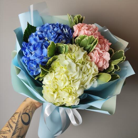 Bouquet of 3 hydrangeas and pittosporum