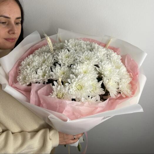 Букет из пышной кустовой хризантемы