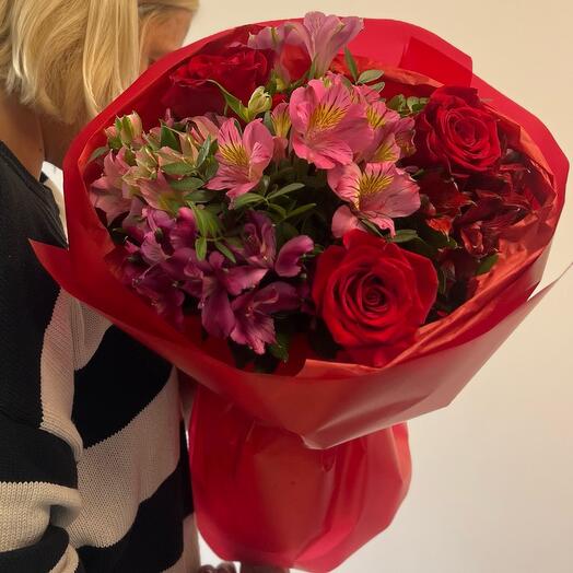 Bouquet misto di fiori Alstromeriia