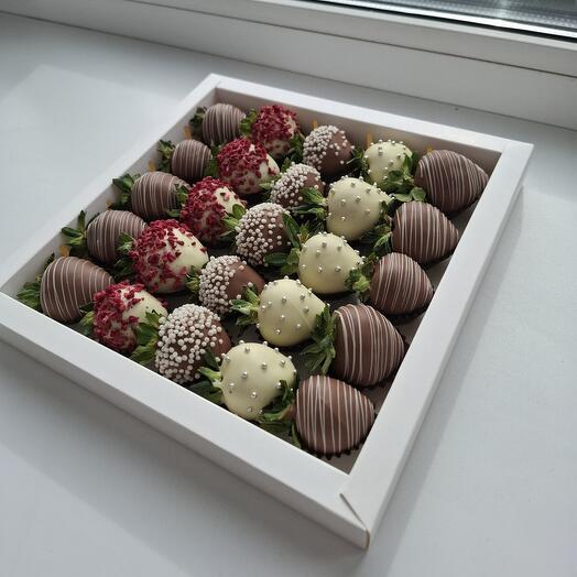 Chocolate-covered strawberries as a gift