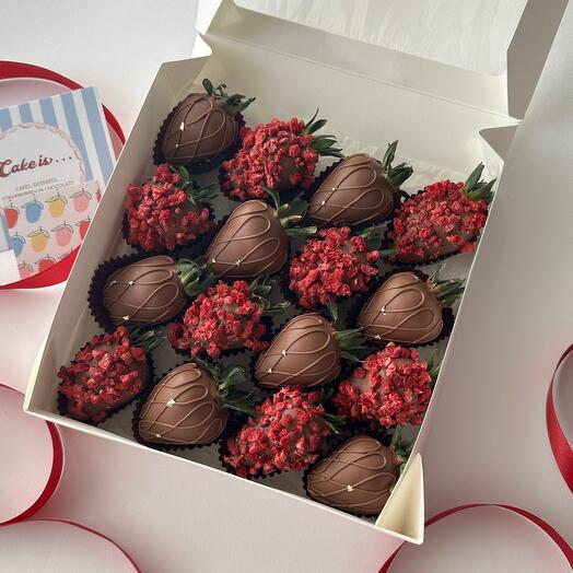 Strawberries in premium chocolate " Set M, полуниця в шоколаді, набір 16 шт
