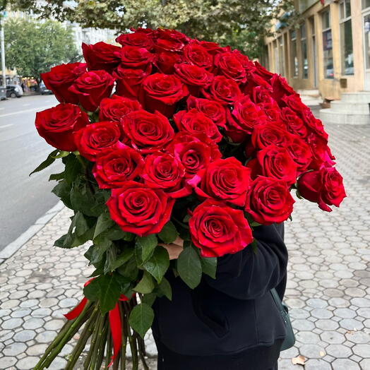 Роскошный букет из 51 розы