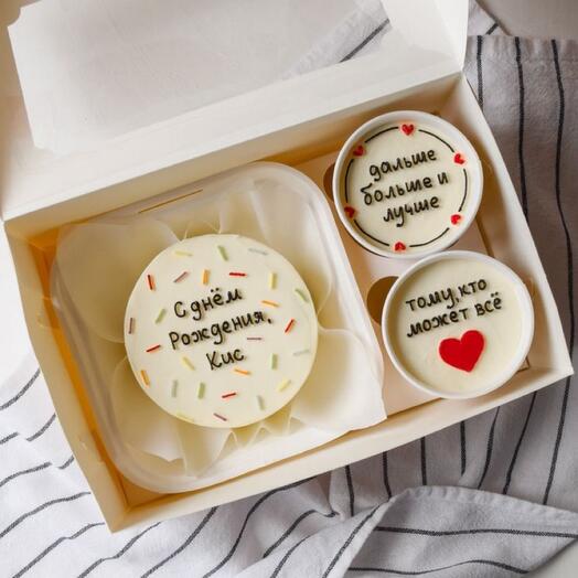 Бенто торт и 2 капкейка