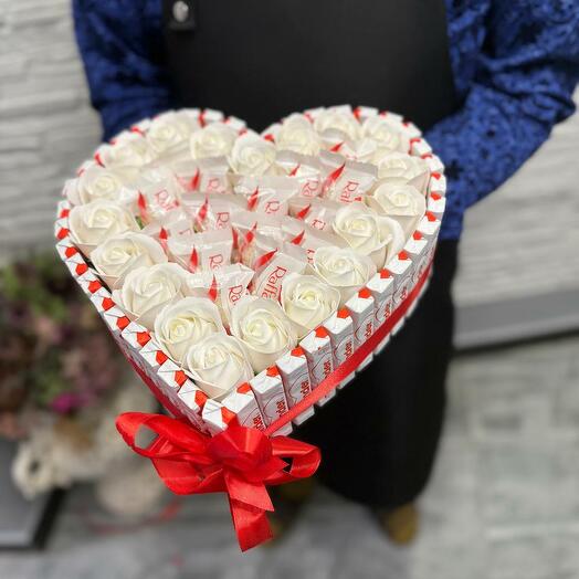 Композиция из конфет и мыльных 💕роз